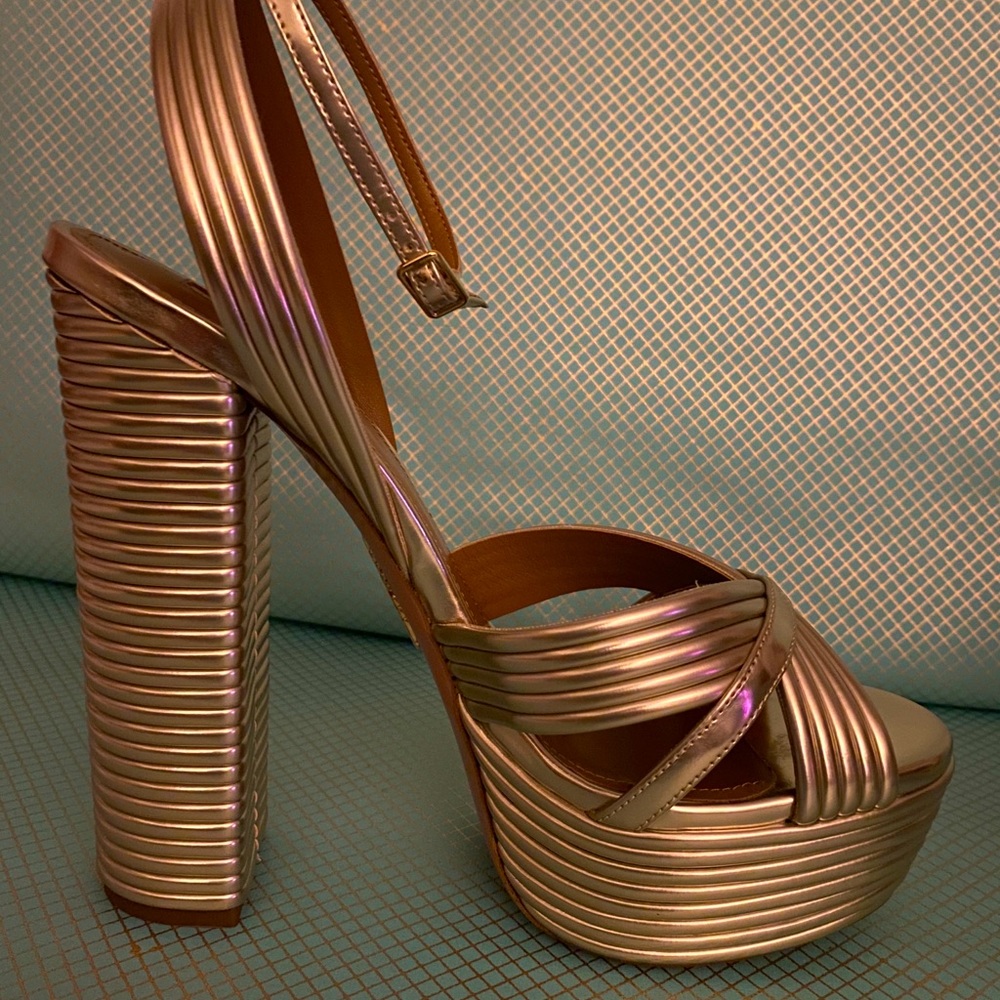 AQUAZZURA Metallic Gold Platform Sandals (39 IT)
